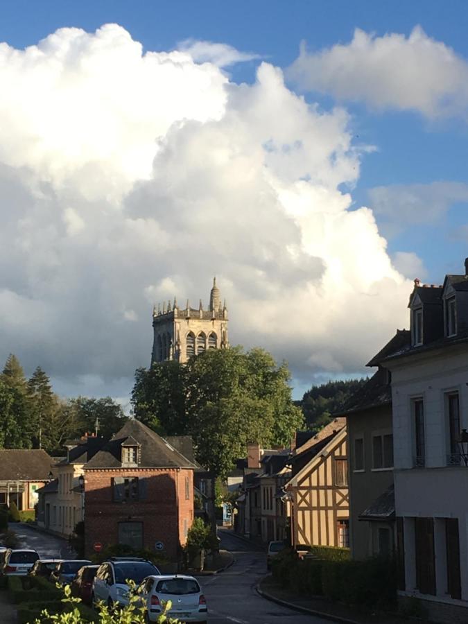 Les Chambres De La Tour Le Bec-Hellouin Bagian luar foto